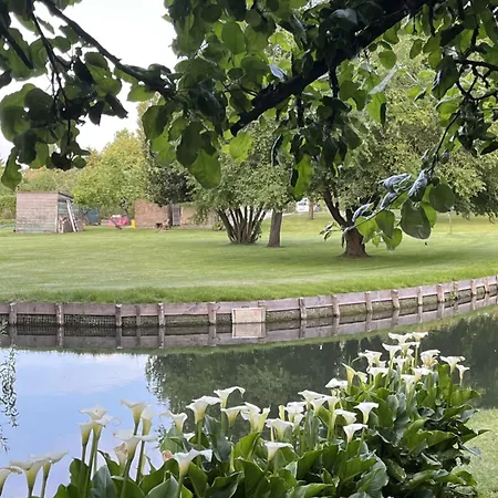 Comme Parenthèse Au Coeur Des Hortillonnages